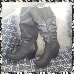 FINAL PRICE Boots green heel 7.5 white mountain